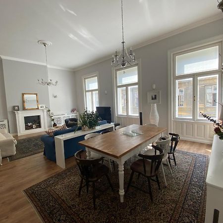 Urban Haven - 3 Beds, 3 Baths, Free Parking, Near Central Market Budapest Esterno foto