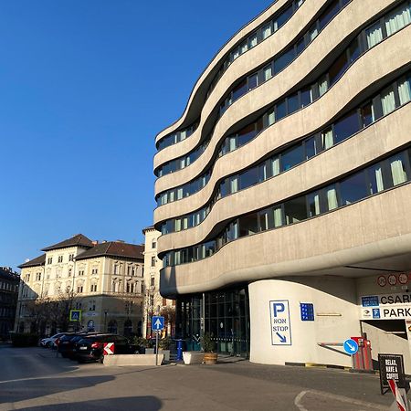 Urban Haven - 3 Beds, 3 Baths, Free Parking, Near Central Market Budapest Esterno foto