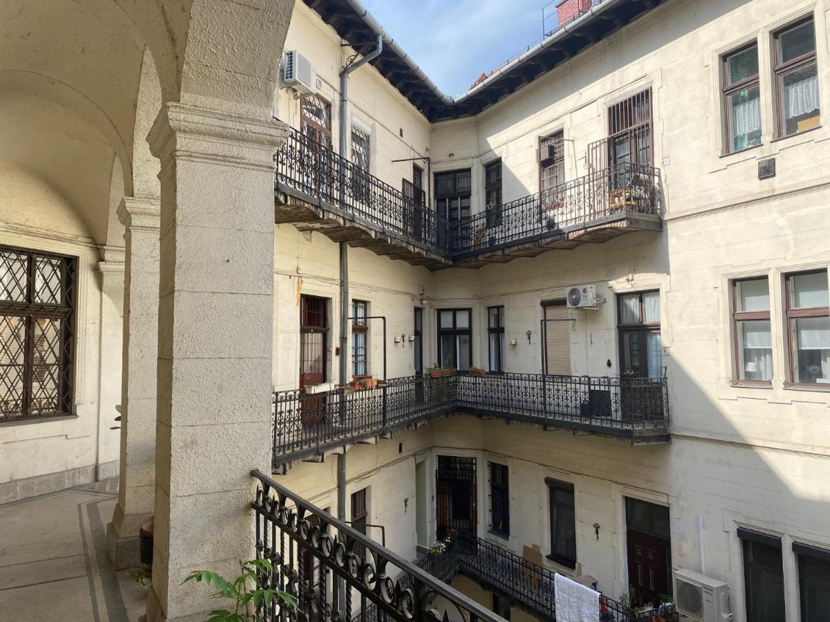 Urban Haven - 3 Beds, 3 Baths, Free Parking, Near Central Market Budapest Esterno foto