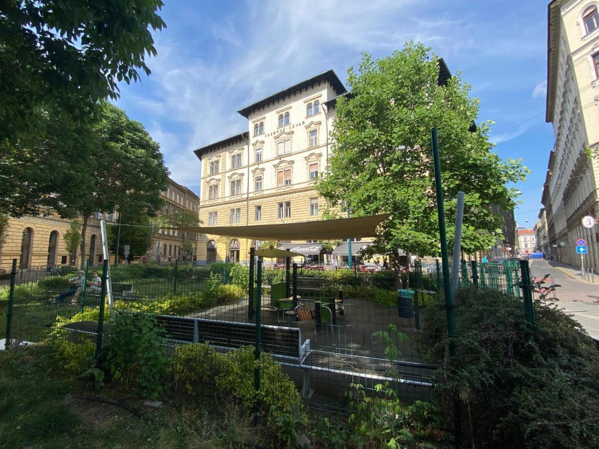 Urban Haven - 3 Beds, 3 Baths, Free Parking, Near Central Market Budapest Esterno foto
