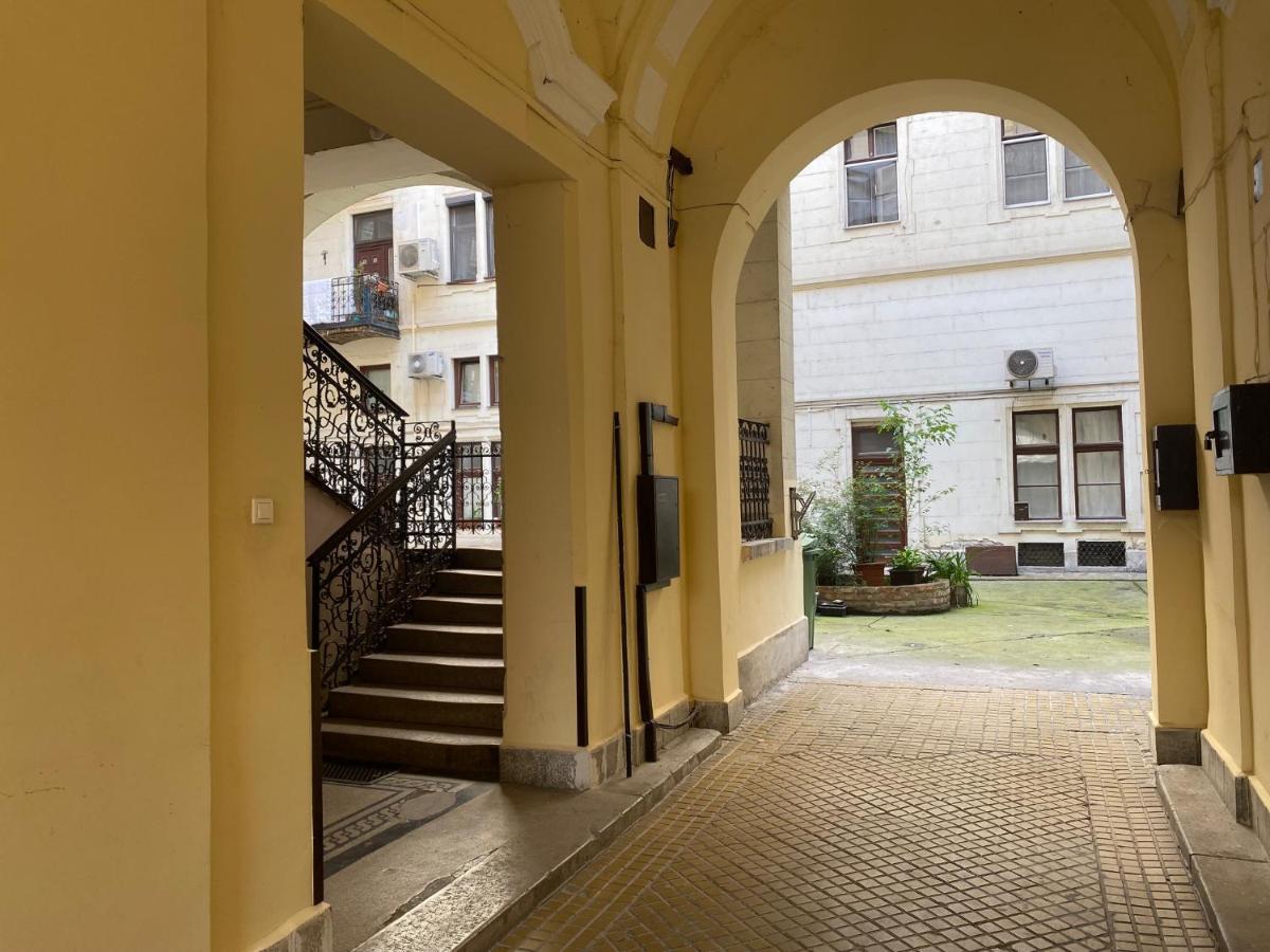 Urban Haven - 3 Beds, 3 Baths, Free Parking, Near Central Market Budapest Esterno foto