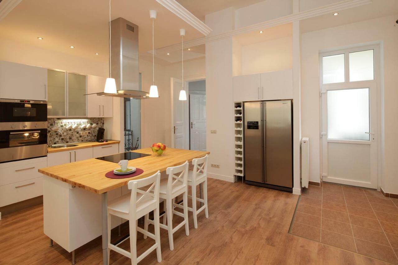 Urban Haven - 3 Beds, 3 Baths, Free Parking, Near Central Market Budapest Esterno foto
