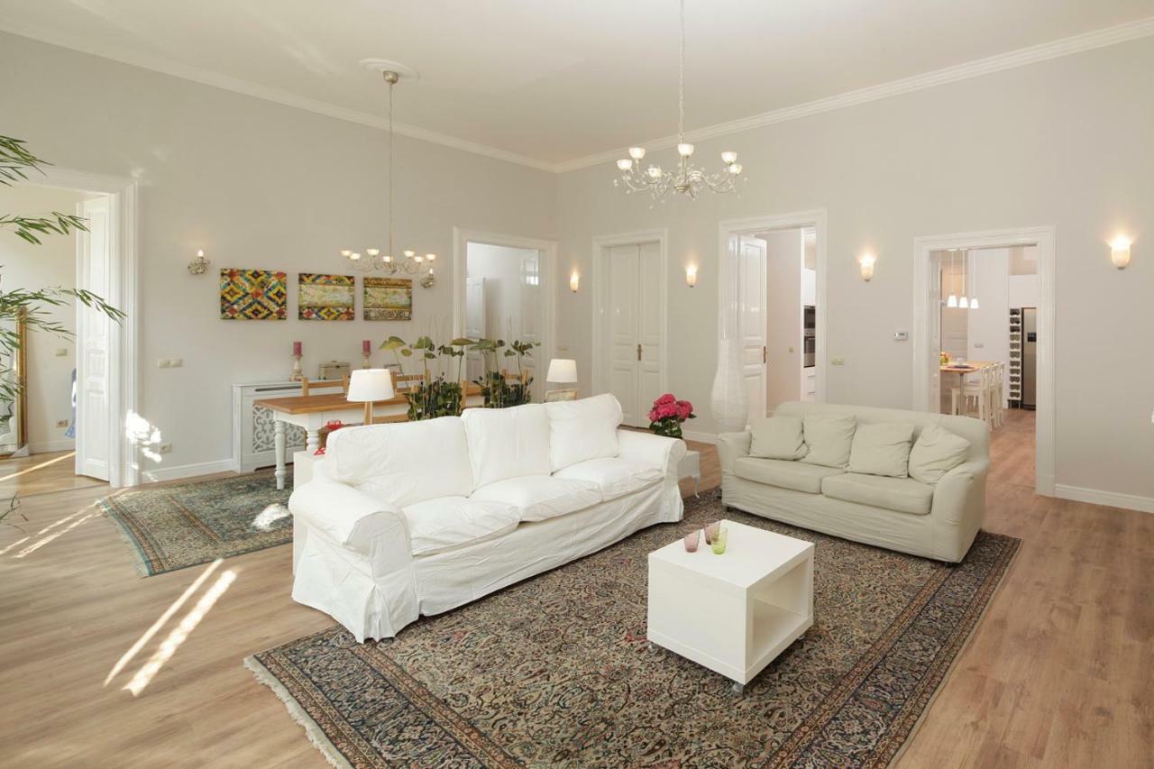 Urban Haven - 3 Beds, 3 Baths, Free Parking, Near Central Market Budapest Esterno foto