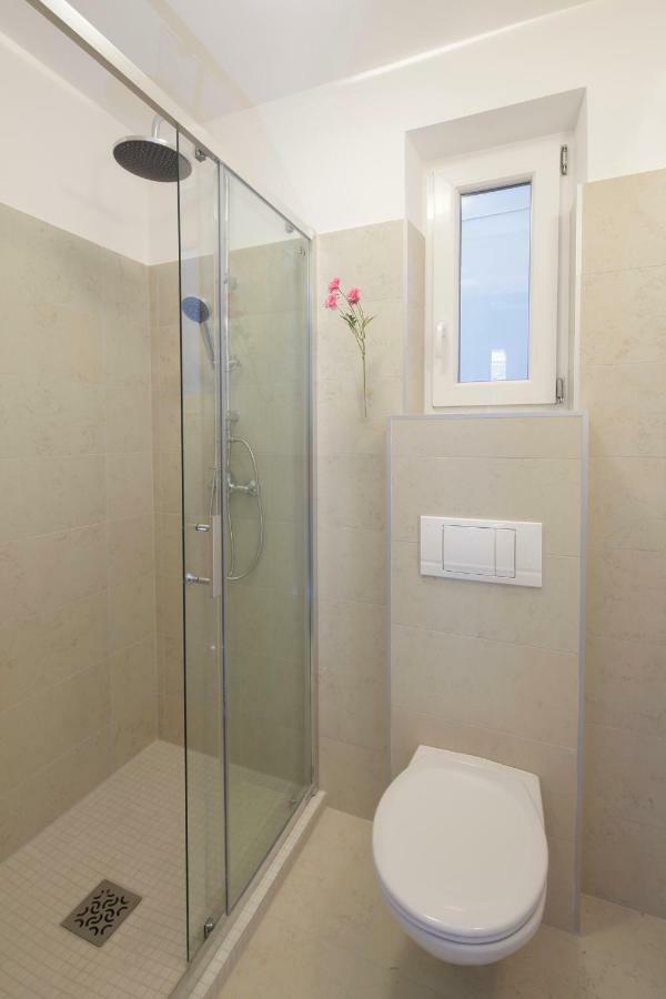 Urban Haven - 3 Beds, 3 Baths, Free Parking, Near Central Market Budapest Esterno foto