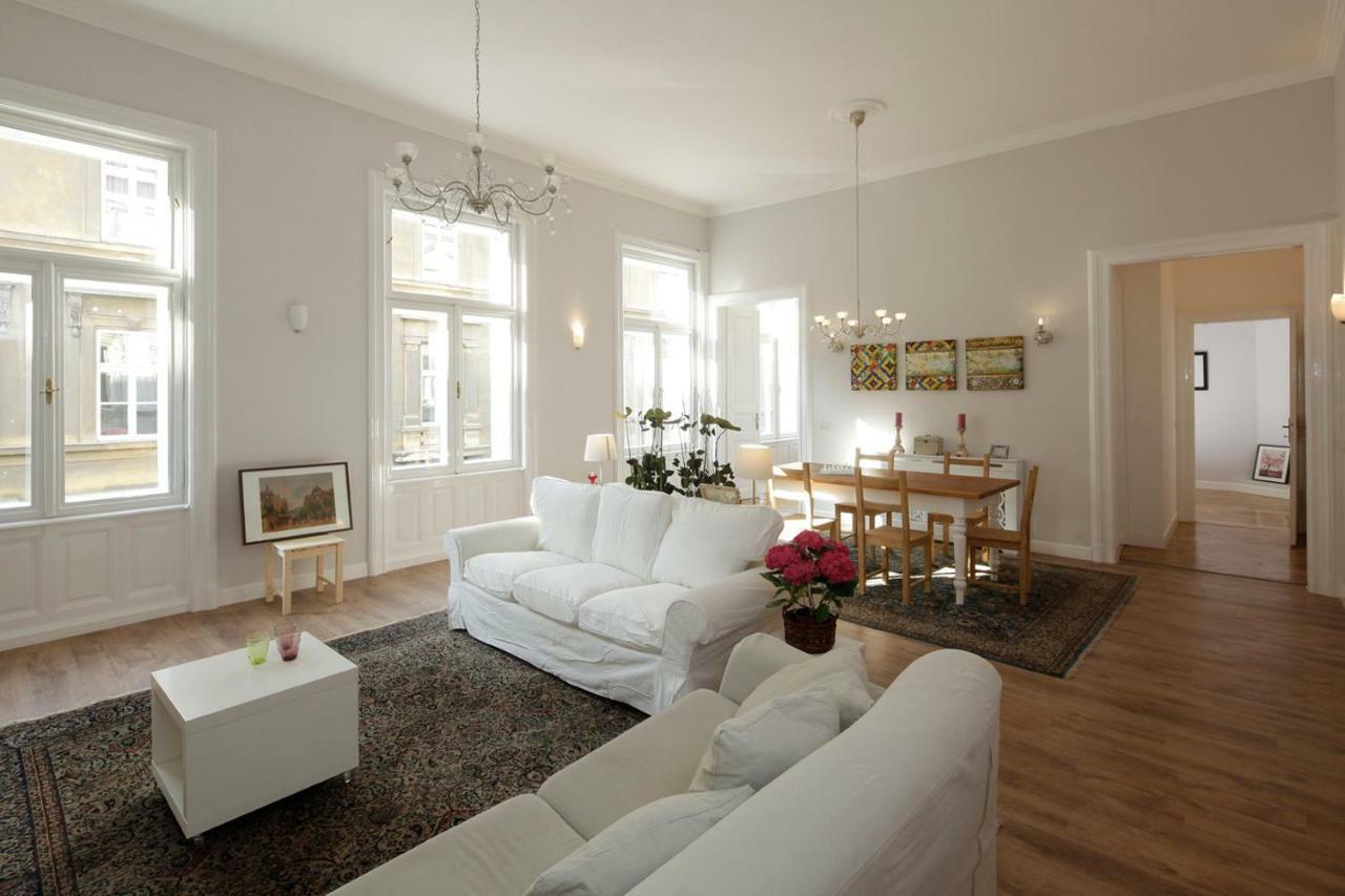 Urban Haven - 3 Beds, 3 Baths, Free Parking, Near Central Market Budapest Esterno foto