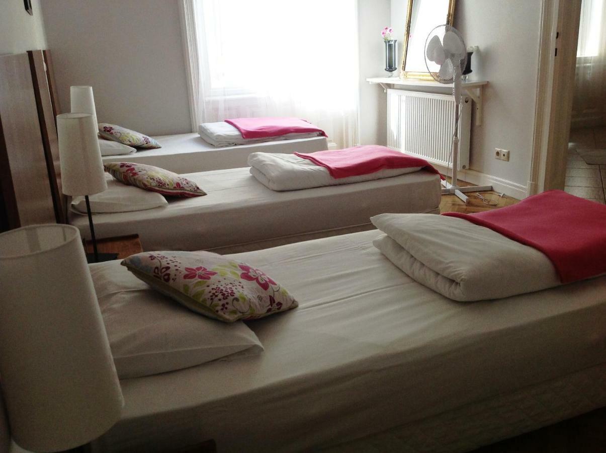 Urban Haven - 3 Beds, 3 Baths, Free Parking, Near Central Market Budapest Esterno foto