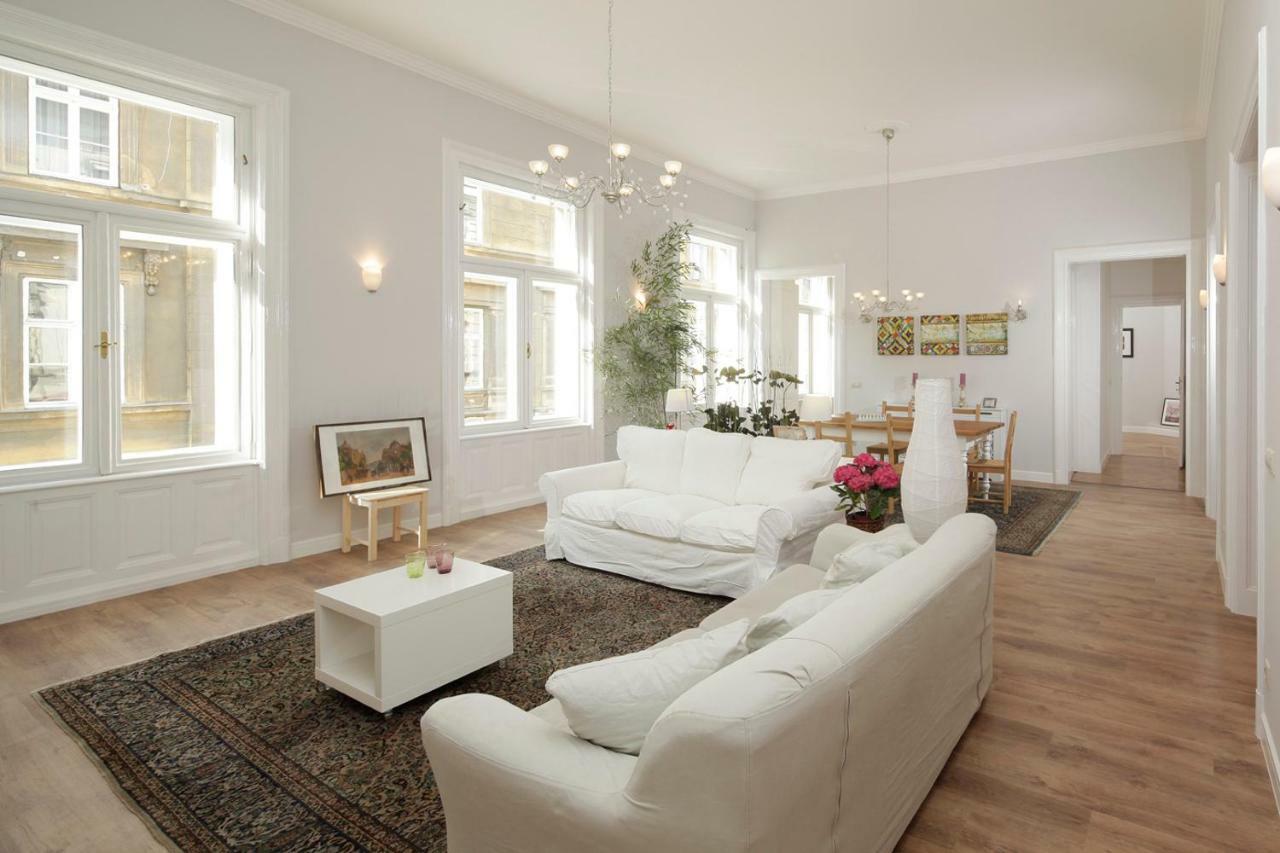 Urban Haven - 3 Beds, 3 Baths, Free Parking, Near Central Market Budapest Esterno foto
