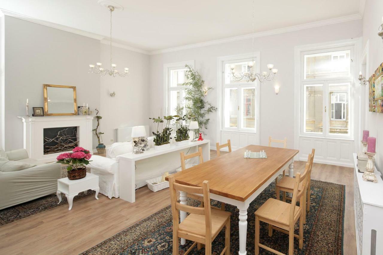 Urban Haven - 3 Beds, 3 Baths, Free Parking, Near Central Market Budapest Esterno foto